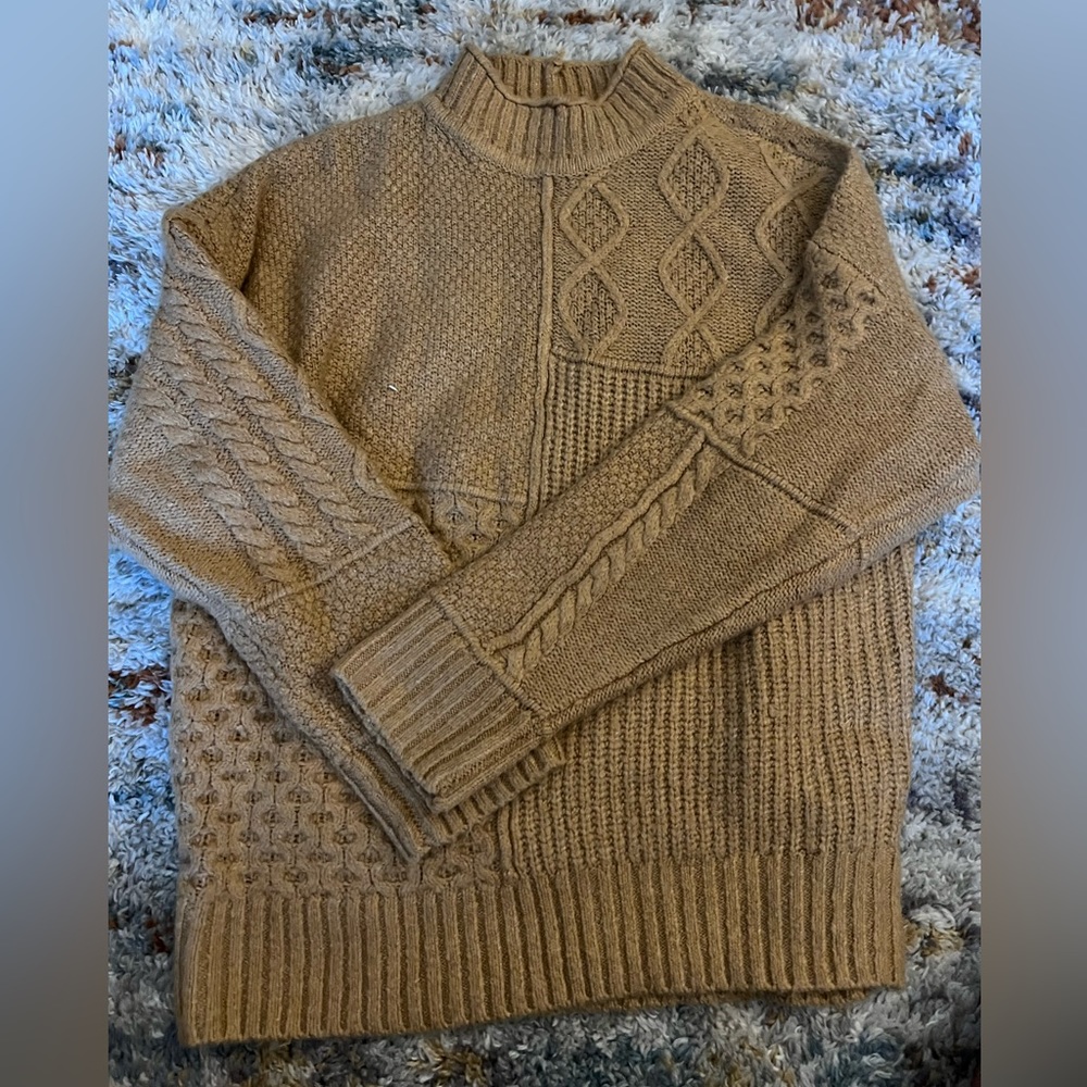 Small American Eagle sweater